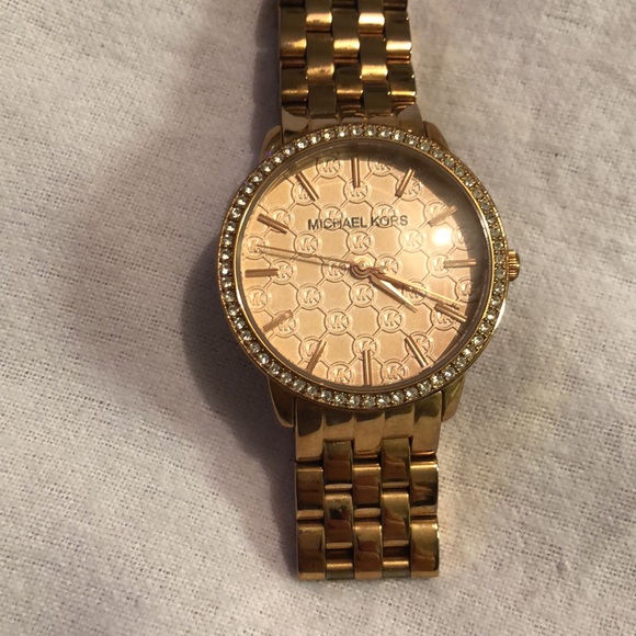 Micheal Kors rose gold watch. - Picture 2 of 2